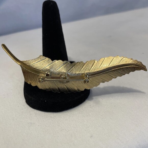 Vintage Gold Tone Leaf Feather With 2 Faux Pearl Beads Brooch - Picture 3 of 10
